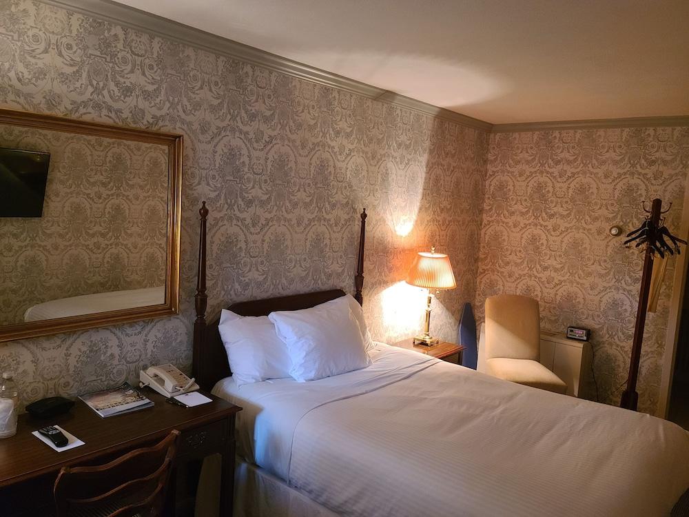 Avon Old Farms Hotel Buitenkant foto