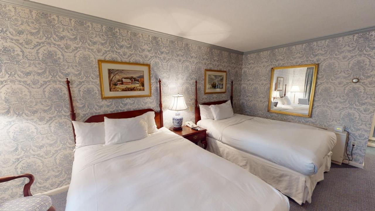 Avon Old Farms Hotel Buitenkant foto